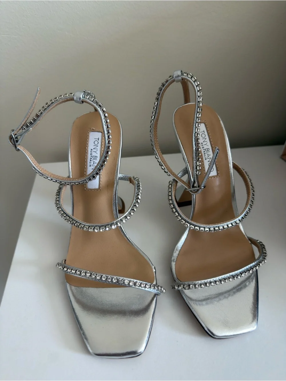 Tony Bianco never worn